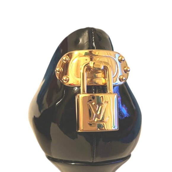 Louis Vuitton Black Patent Leather Gold LV Lock Wedge Pumps  Size 37.5 / US 7.5 - Picture 12 of 14